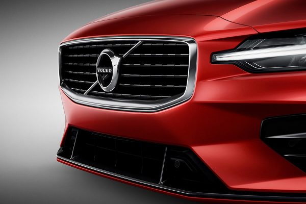 230900_New_Volvo_S60_R-Design_exterior