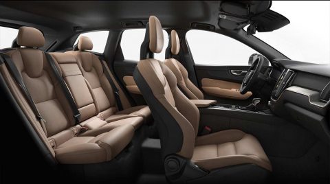 Nội thất Volvo XC60 màu AmbeGhế ngồi bọc da Nappa màu nâu, kết hợp với nội thất ốp vân nâu vàng trên Volvo XC60 2023 - Nâu vàng