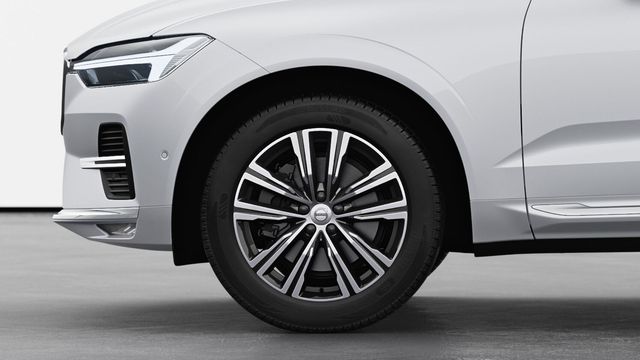 La-zăng Volvo XC60 2023 bắt mắt với thiết kế kiểu 5 chấu kép phay xước kim cương